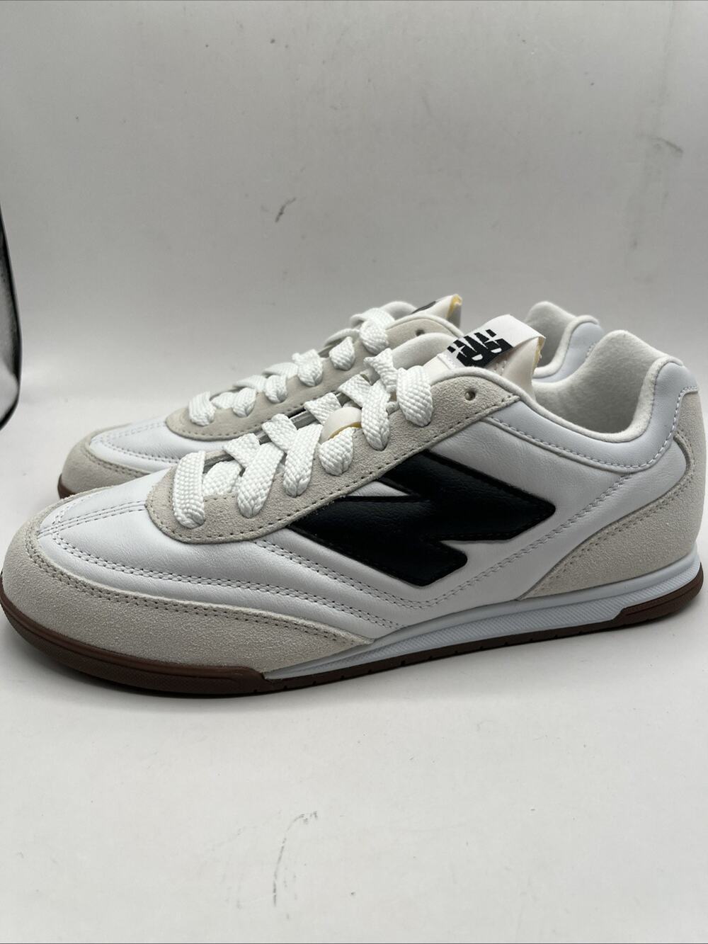 New Balance Unisex RC42 Sneakers Shoes White Beige Black URC42LA Sz US 7.5 NWOBT